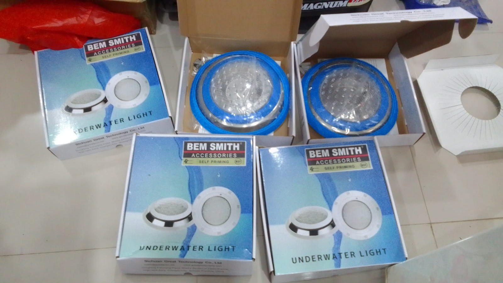lampu pencahayaan kolam renang