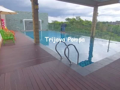 kolam renang lantai dua