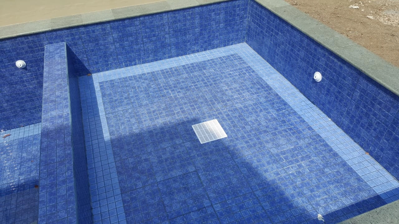 Fungsi Saluran Maindrain pada Sistem Sirkulasi Kolam.
