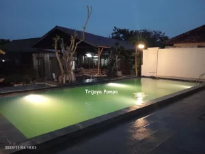 kolam renang kotor
