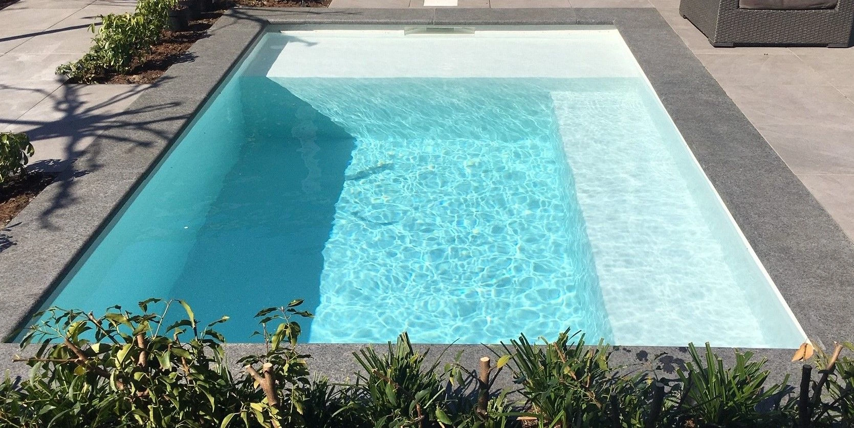 Perbandingan Shock Treatment dalam Perawatan Kolam Renang.