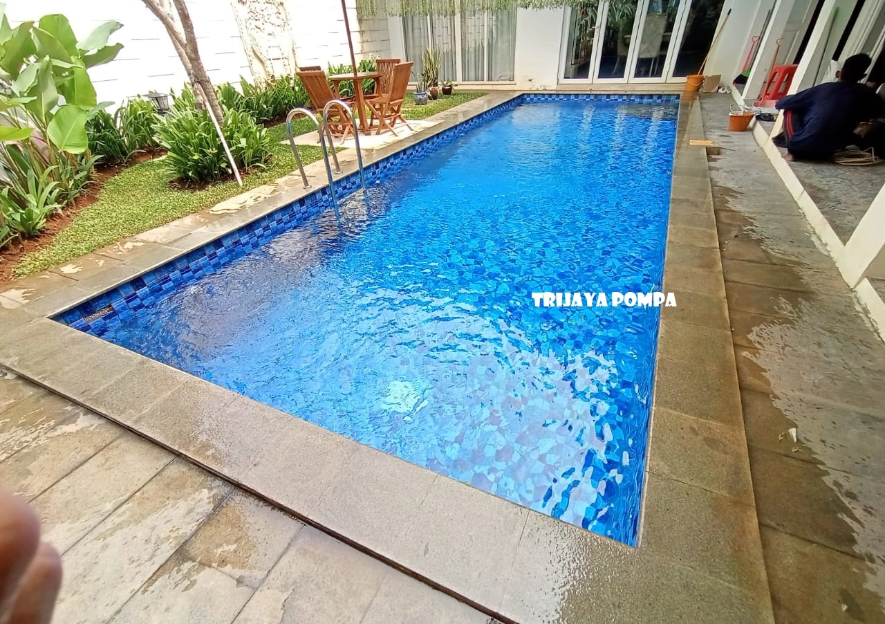 rajin-pemeriksaan-selang-dan-pipa-kolam-renang