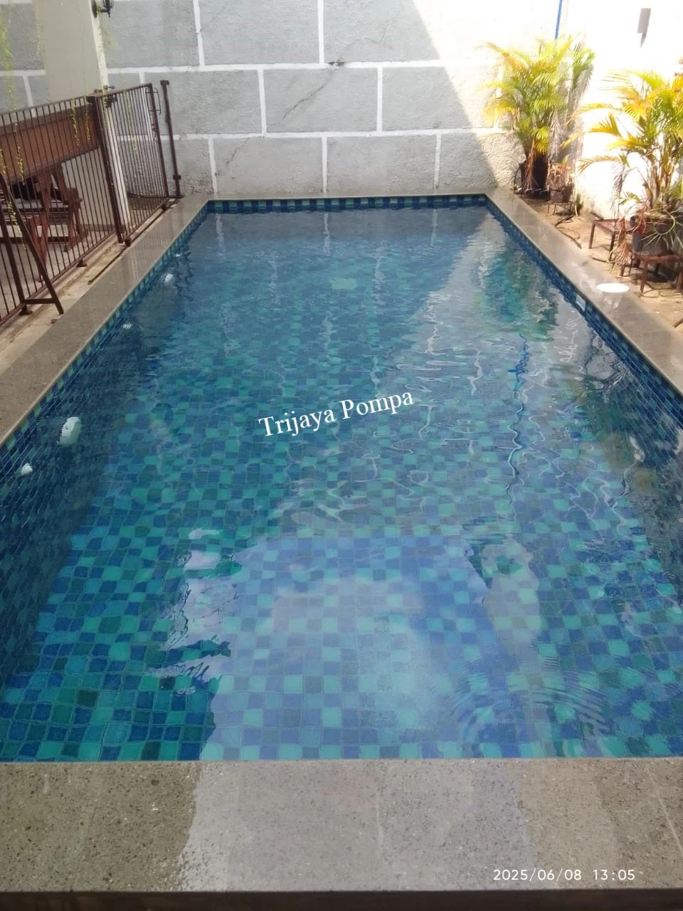 Alasan Anda Mengapa Memilih Keramik Mozaik Kolam Renang?